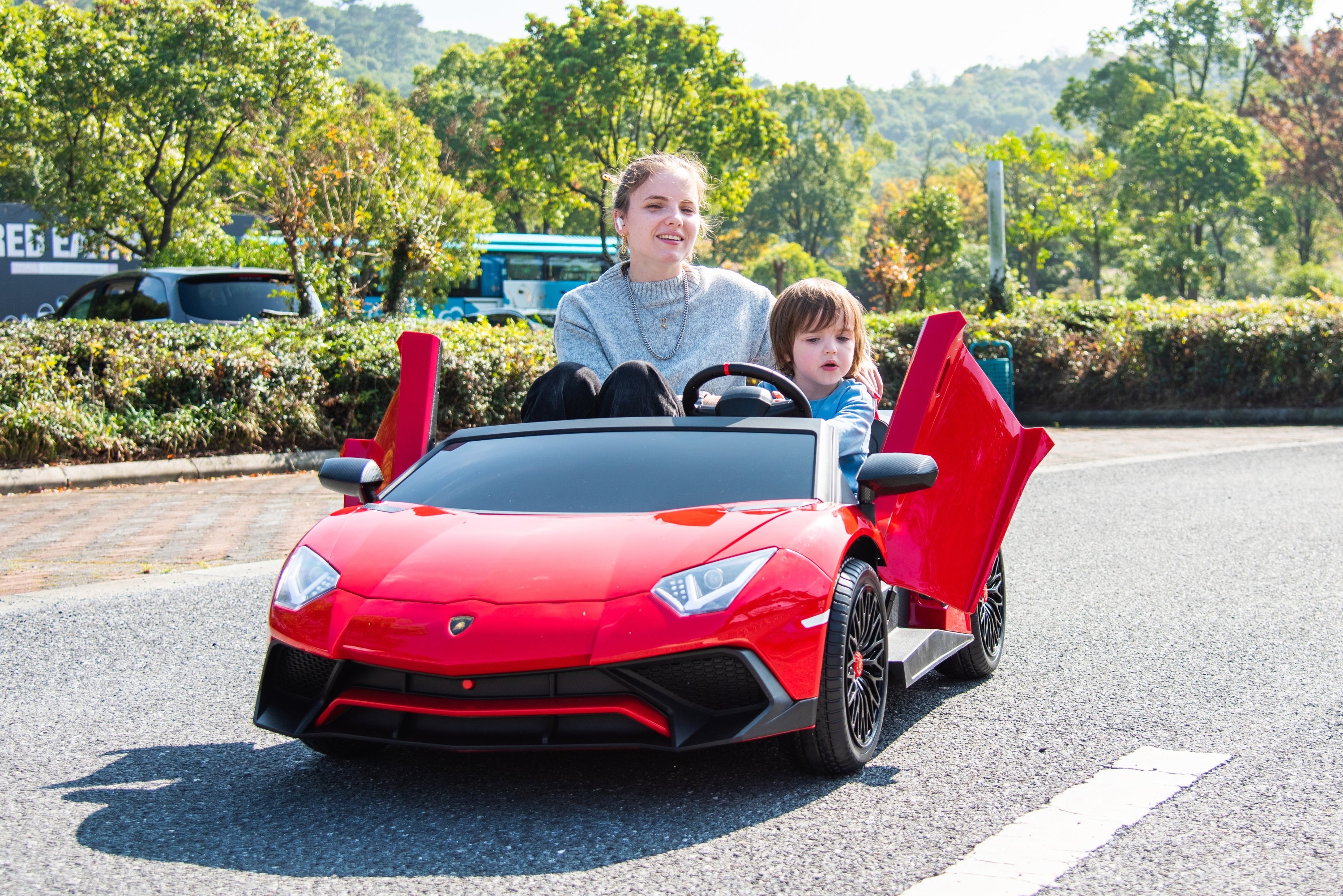 Voiture Lamborghini Aventador 2 places 24 V pour enfants : moteur sans balais avancé et différentiel pour un plaisir à indice d'octane élevé