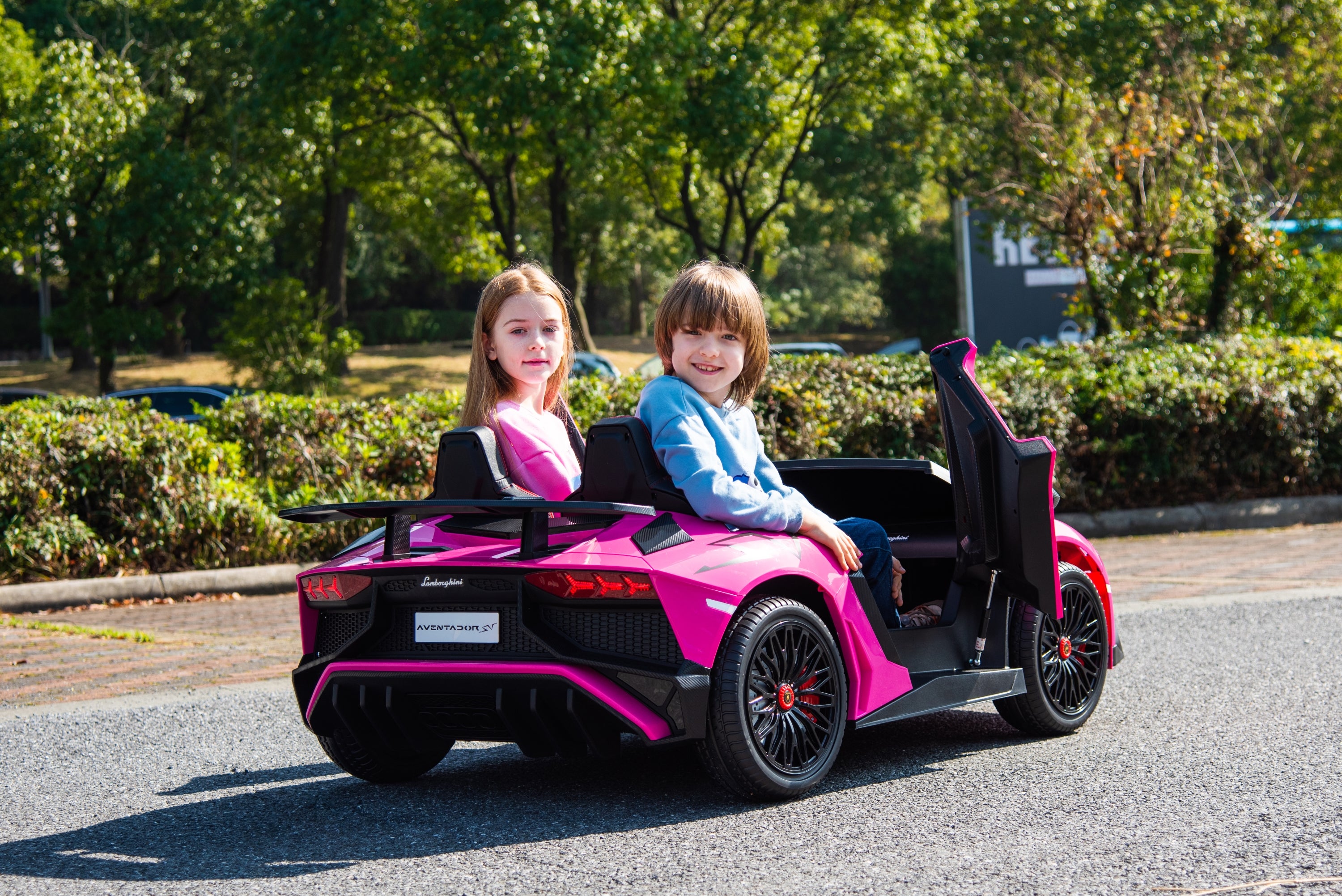 Voiture Lamborghini Aventador 2 places 24 V pour enfants : moteur sans balais avancé et différentiel pour un plaisir à indice d'octane élevé